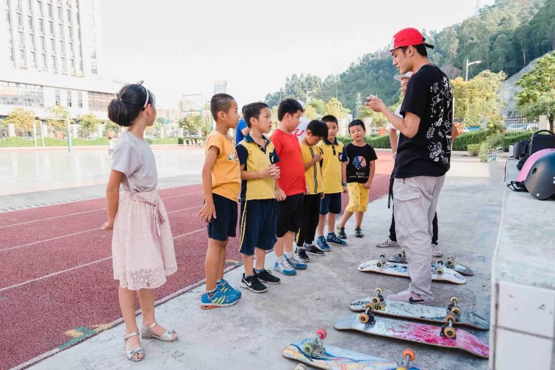 惠州中小学生户外滑板课