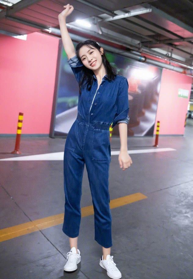 邢菲参加演员请就位10cm热裤穿成阔腿裤这腿过分了