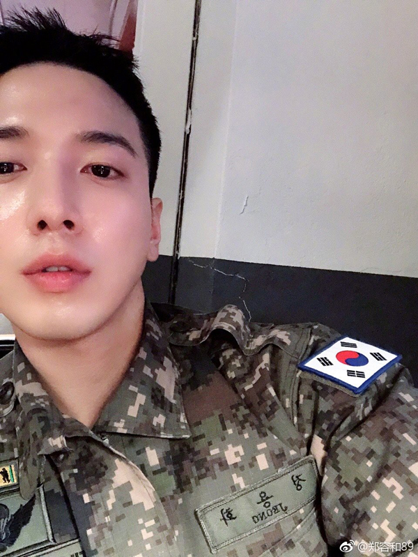 10月23日据韩国媒体报道艺人郑容和确定将会在11月3日正式退伍结束