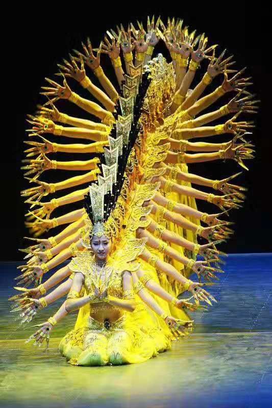 精彩绝伦的千手观音震撼了世界