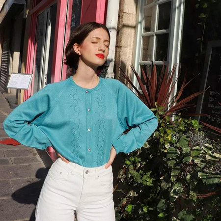 依衣生活奶奶衫牛仔裤的法式穿法是最近不少法国穿搭达人穿