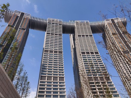 重庆再造8d魔幻工程:中国首座"横向摩天大楼"_福士