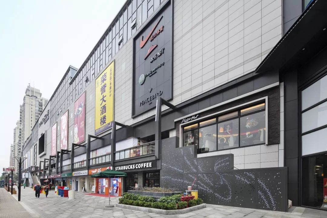 4温州置诚广场作为永嘉首个商业综合体,置城购物广场开业当天吸引客流