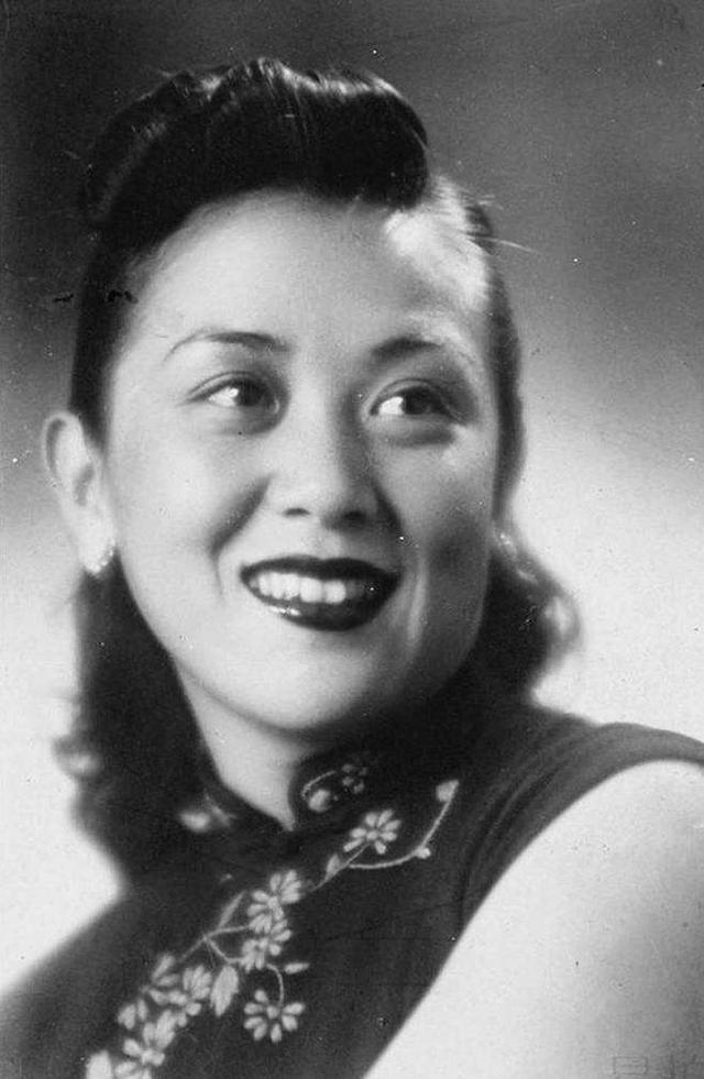 韦亚君,中国著名电影表演艺术家,1920年3月2日出生江苏江阴,1937年其