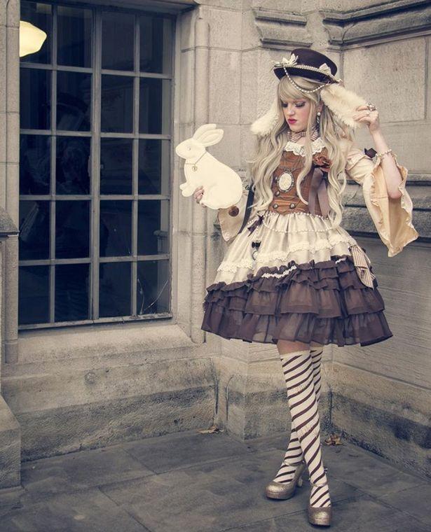 痴迷洛丽塔风要系40个蝴蝶结27岁美国女生成为街上行走的洋娃娃