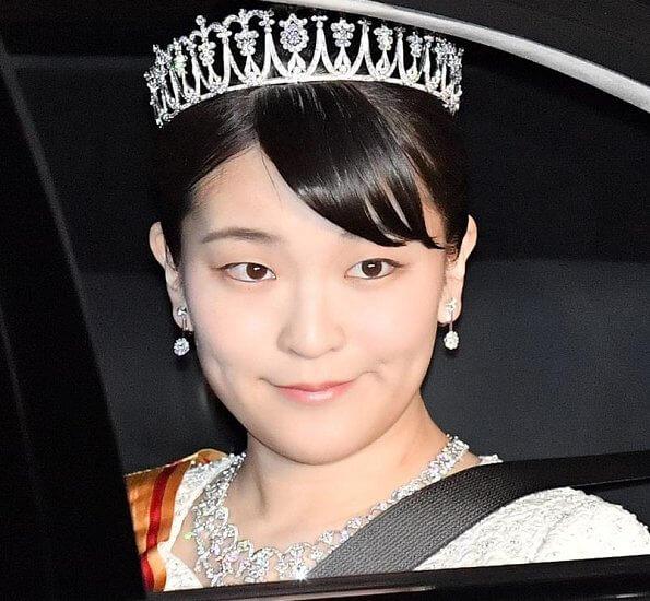 原创日本皇室举办国宴宴请外宾雅子皇后米色裙配皇冠笑起来太少女