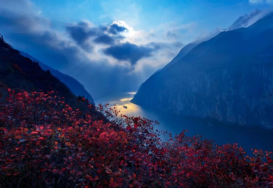 三峽夔門紅葉最相思