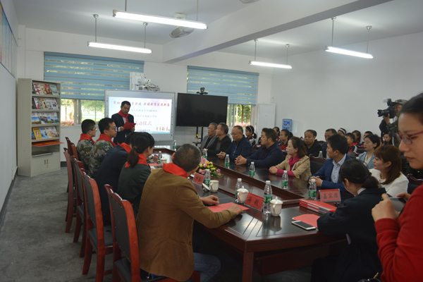 10月23日,中国人民解放军31680部队与崇州市王场镇小学校援建活动在王