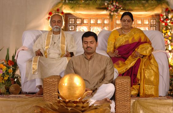 印度灵修大师:名下40处房产 搜出90公斤黄金钻石 数千万现金 _巴关