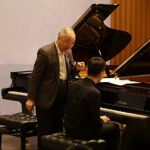 中国古典音乐家介绍李名强的钢琴艺术