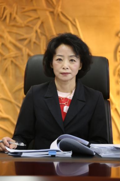 李然副会长在世界华商大会之全球女性领导力与商业发展趋势论坛发表