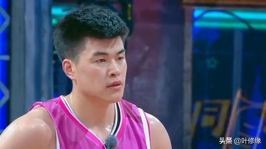 李琳遭遇了右膝前交叉韧带撕裂的严重伤病,这个伤病直接摧毁了他的cba