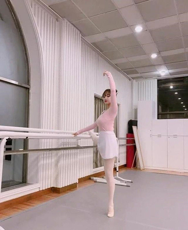 舞蹈女神程潇,当你看到她踮起脚那刻,真是太美了