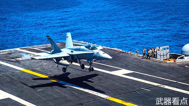 军事丨美国航空母舰上唯一的舰载战斗机生存能力强飞行性能好