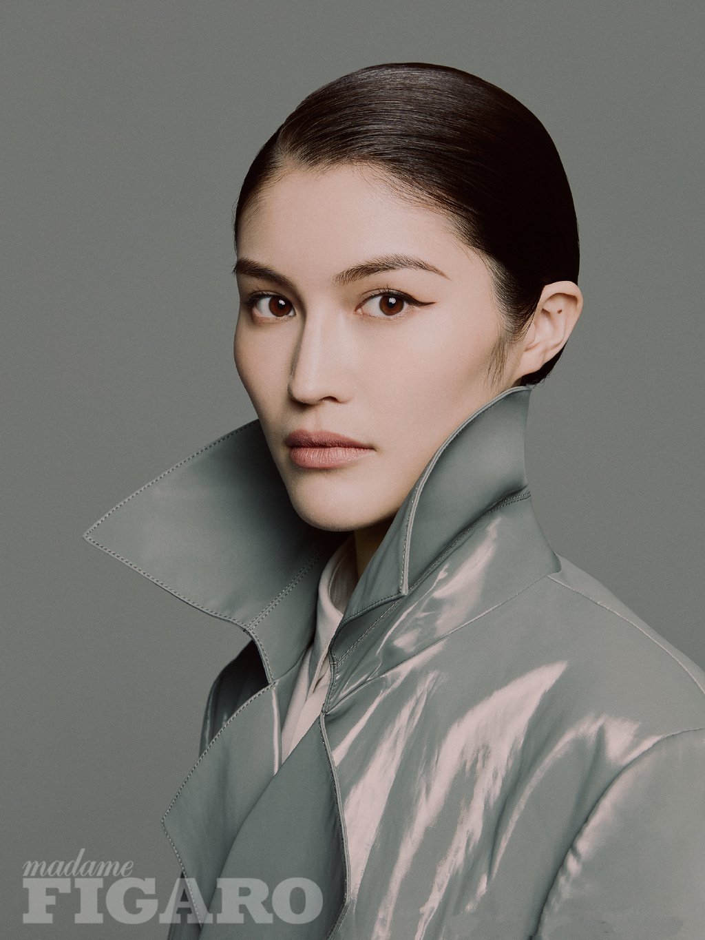 何穗登上《madame figaro hommes》十月刊封面