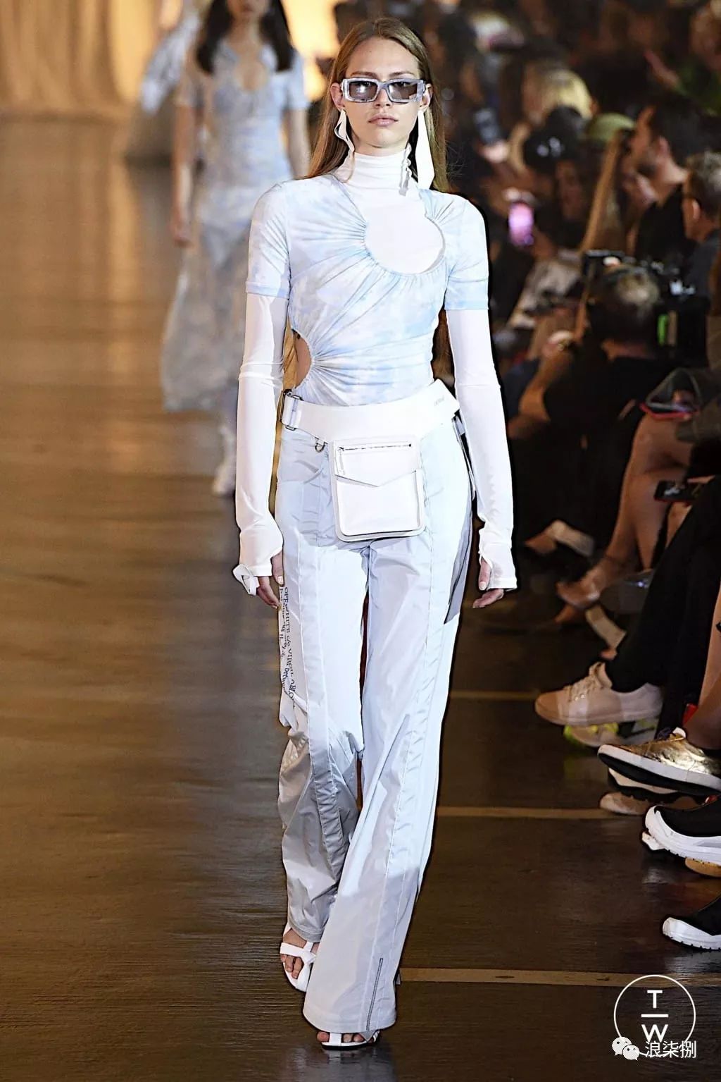 2020ss巴黎时装周 | 用镂空改造服装结构