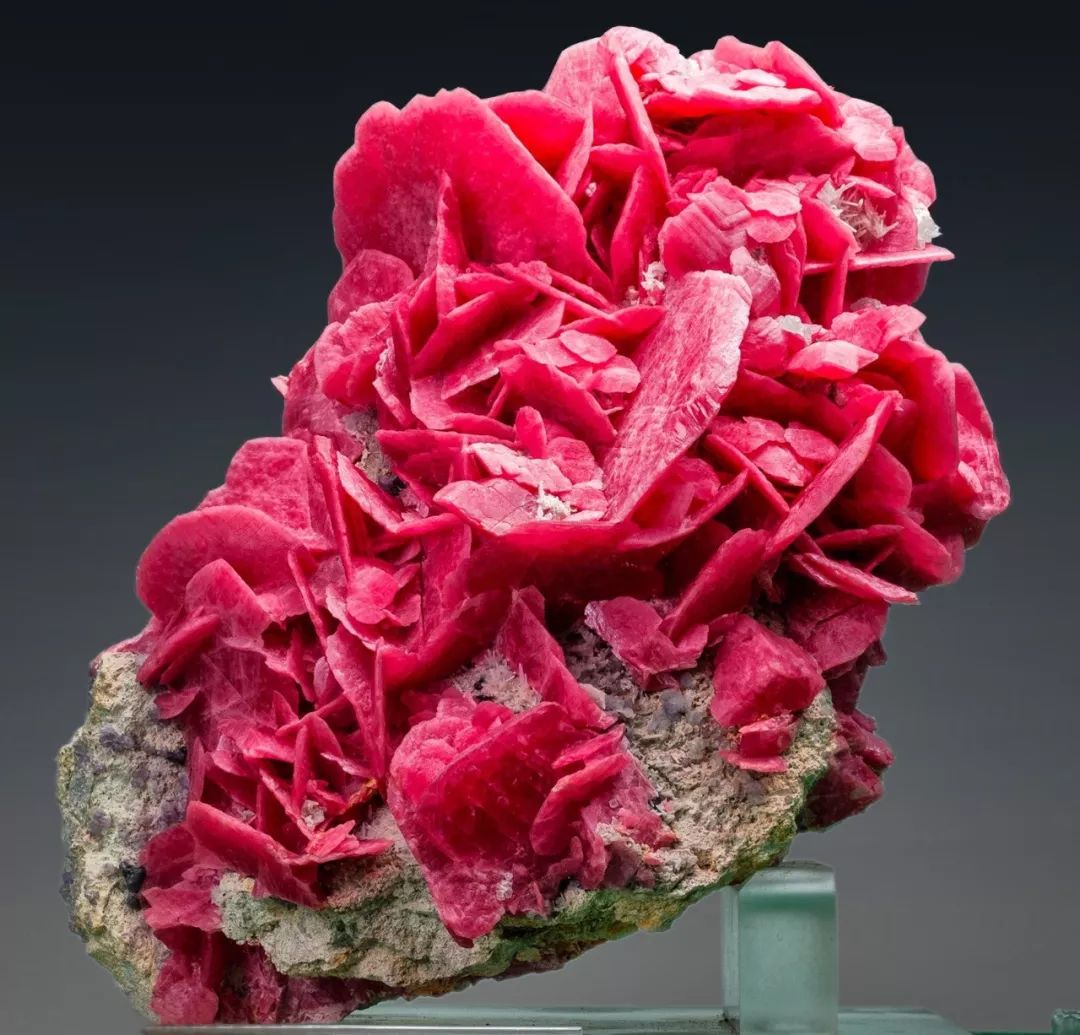 还有"钴"芳不自赏的钴方解石,方解石主要