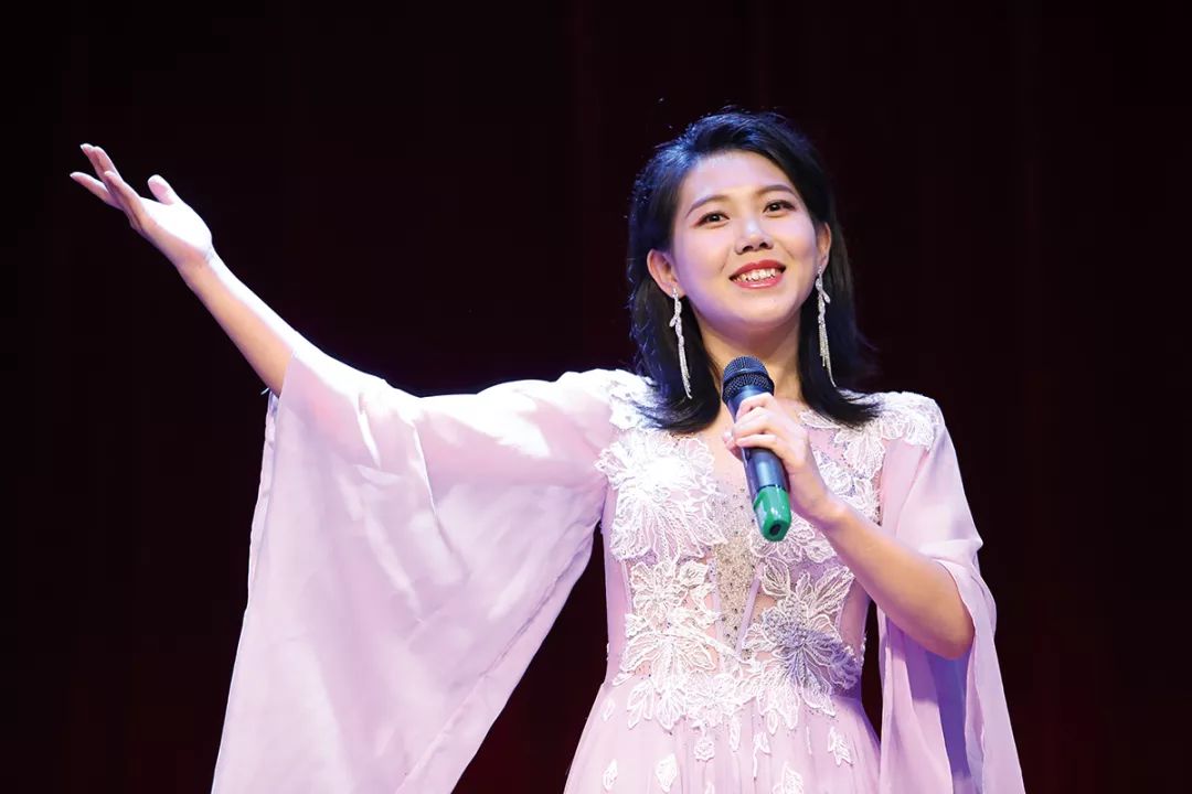 演奏:江胜勇《天路》《快乐生活波尔卡》女声独唱 演唱:曾乙《好儿