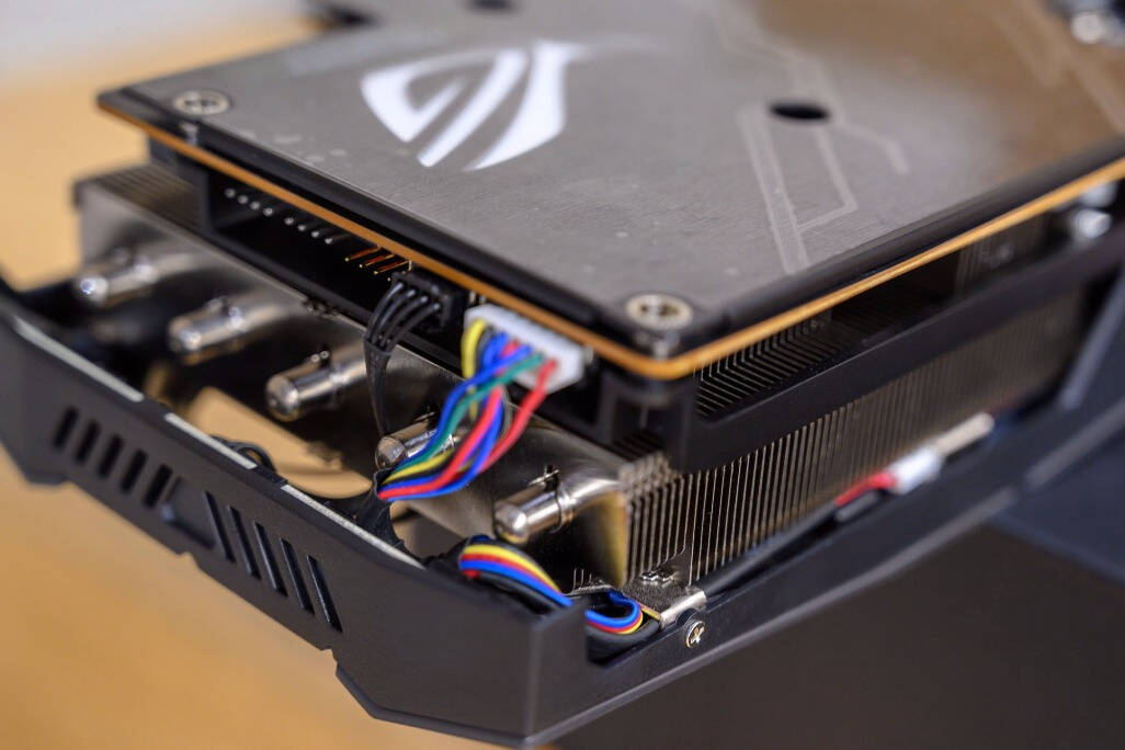 华硕猛禽rog 5700xt评测:这才是玩家们期待的非公版