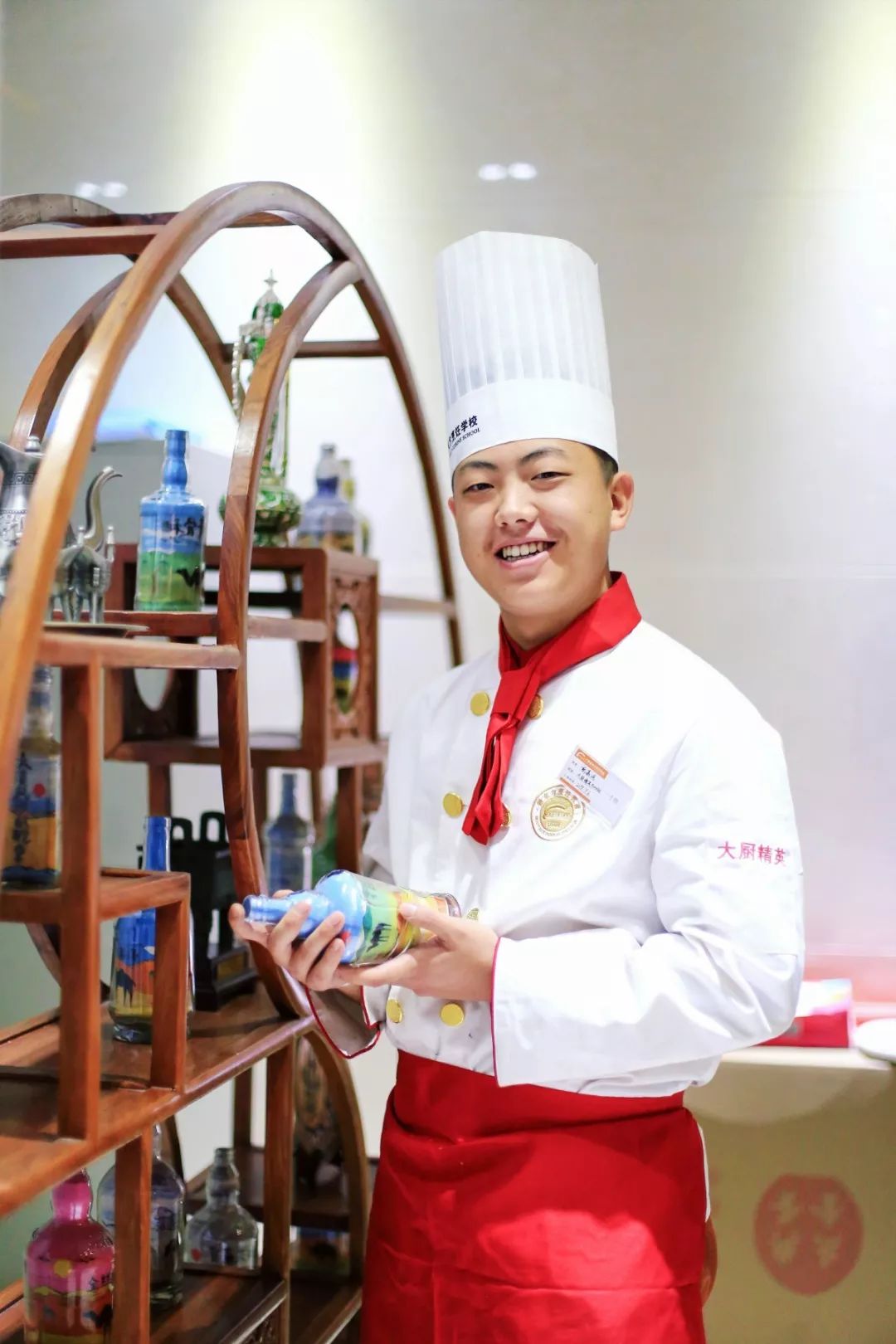 谈及未来的发展方向,熊嘉诚告诉宁小新,毕业之后会去学校推荐的星级