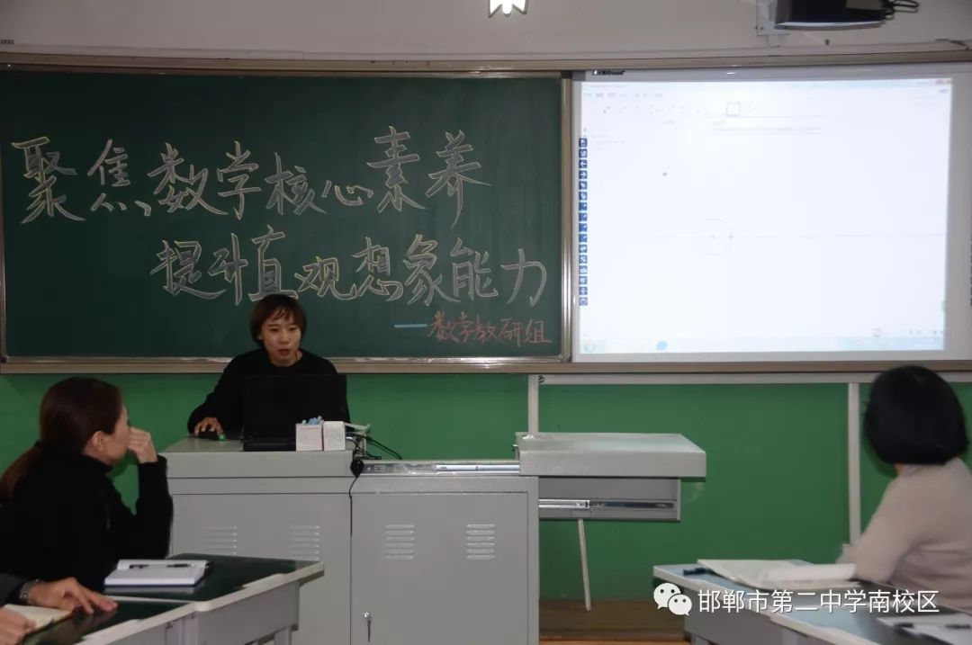 潘磊老师现场制作并讲解正弦曲线的生成过程,机智灵活,思路清晰.