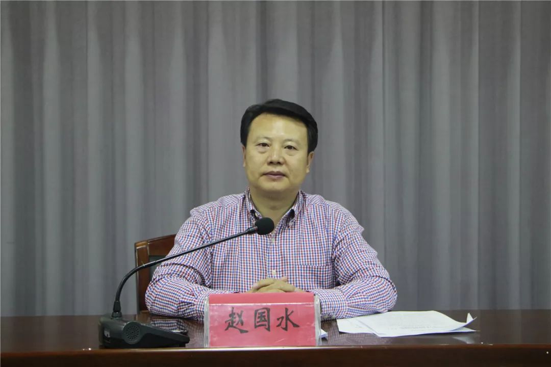 会上,赵国水传达了上饶市人才工作述职会和全市二季度人才工作调度会