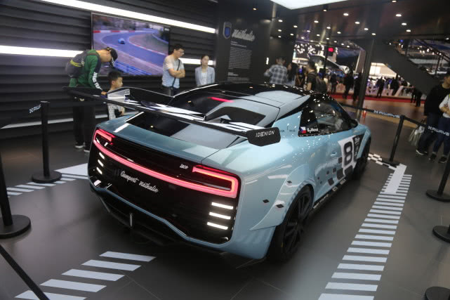 实拍赛道级电动跑车爱驰汽车gumpertnathalie