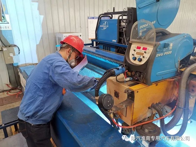 全员在践行】大干冲刺的强力先锋--记公司分厂明星班组_生产线