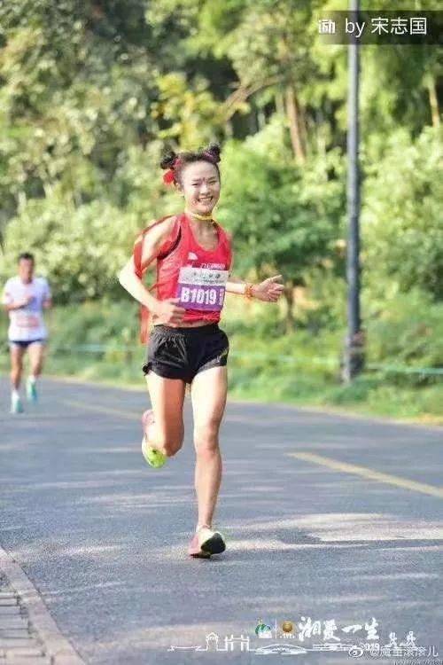 "湘湖马拉松前一天,刚跑完校运会1500m和3000m项目,又感冒了,所以我真