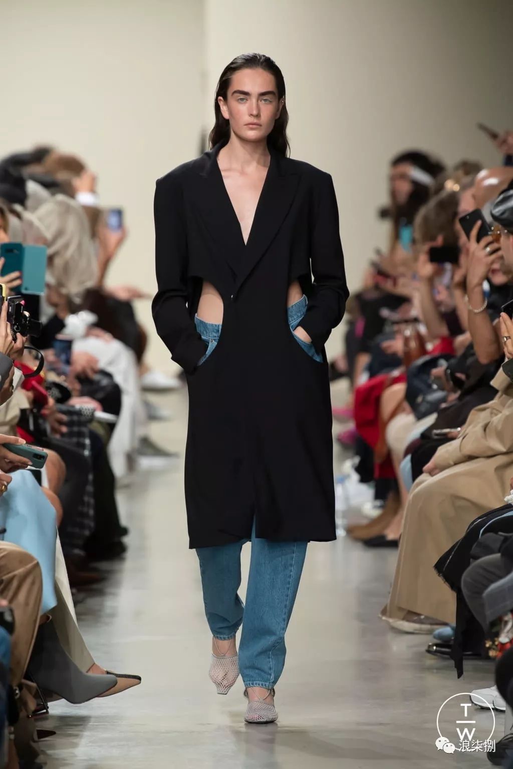 2020ss巴黎时装周 | 用镂空改造服装结构