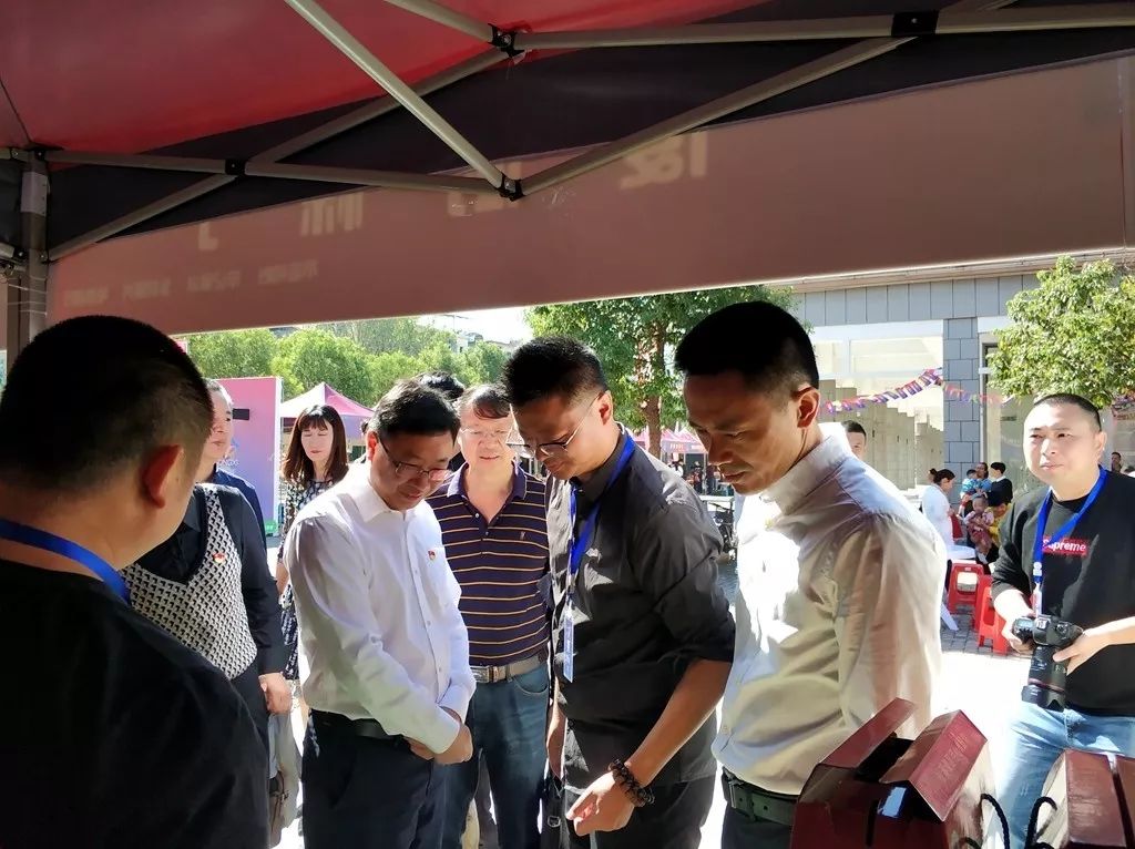 松溪县委常委,常务副县长谢利富,副县长陈建斌等有关领导出席活动.