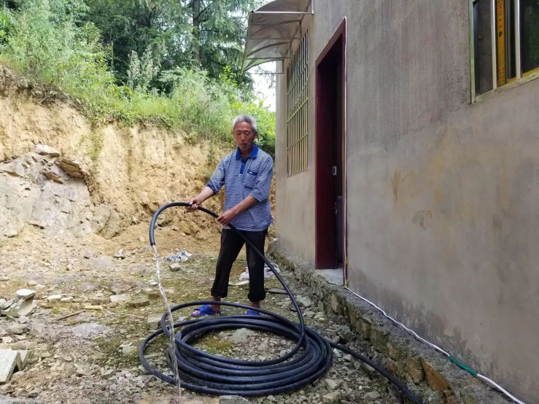 息烽:聚焦饮水困难短板 践行初心使命_农村