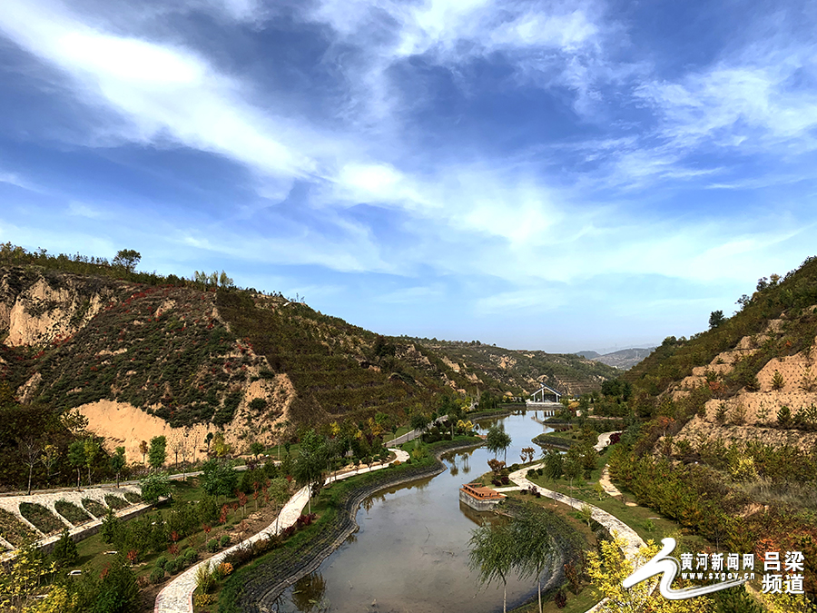 记者走入山西省吕梁市离石区森林公园感受秋日美景