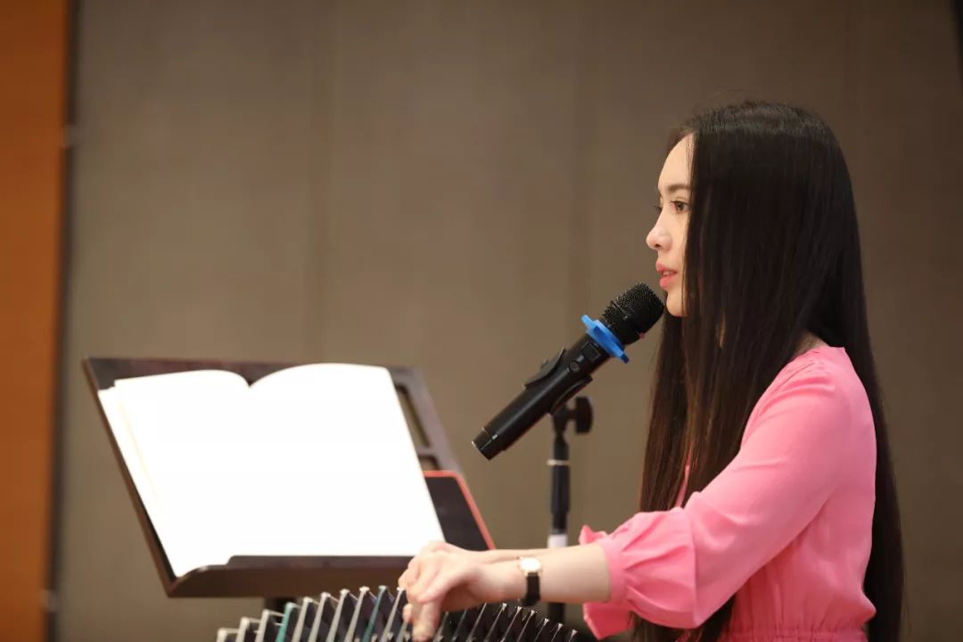 白洋老师在授课中,谈到:"基本功手指要反复练习独立性,这点非常重要