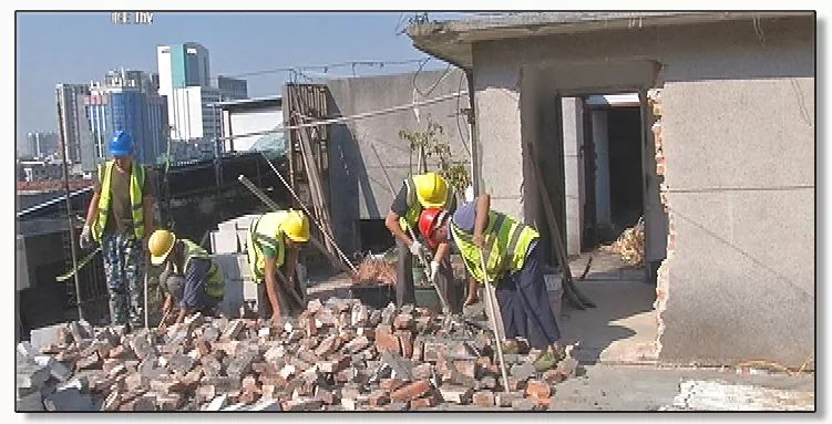 违规建围墙占用楼顶公共空间 ,拆!拆!拆!