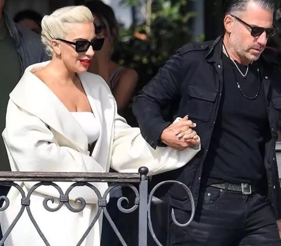ladygaga宣布与男友分手,盘点gaga历任魅力男友!