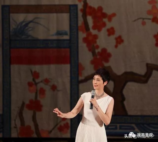 她是京剧大青衣,与大18岁前夫相爱5年离婚,如今47岁过成这样