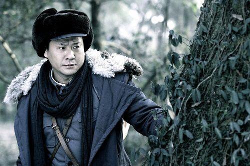 2009年,连奕名因为拍摄电视剧《历史的进程》而结识了杨若兮,这也导致
