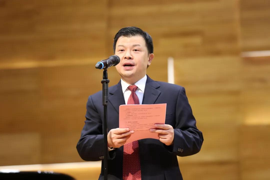 广州市委老干部局副局长,广州市老年干部大学常务副校长卢森,珠江钢琴