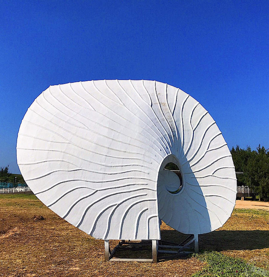 澎湖新地标纯白贝壳教堂山水映辉光雕