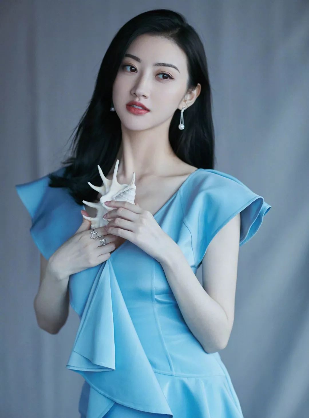 海拔四千米迎着寒风穿旗袍这个女明星够强悍