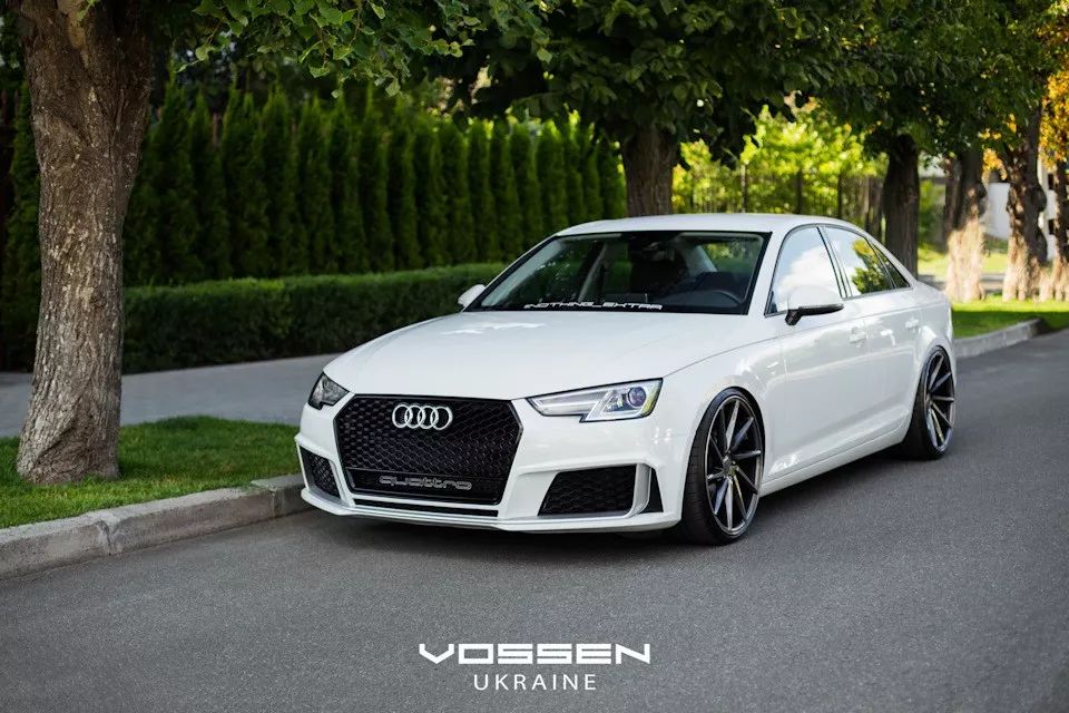 准备5套轮毂改装出来的银白色气动奥迪a4果然具有大佬的尊贵气质