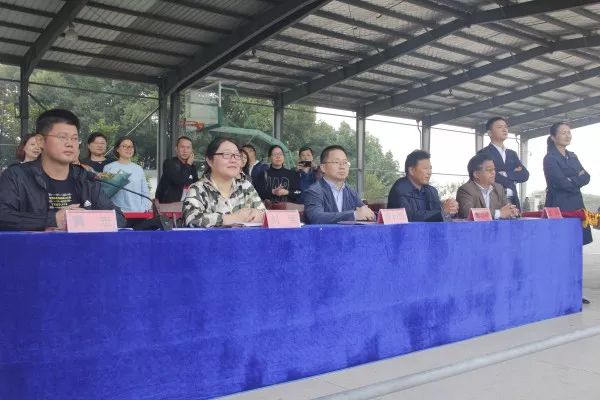 校长曹新跃,校党委书记刘莹,校高一年级主任王玮和金坛中小学实践基地