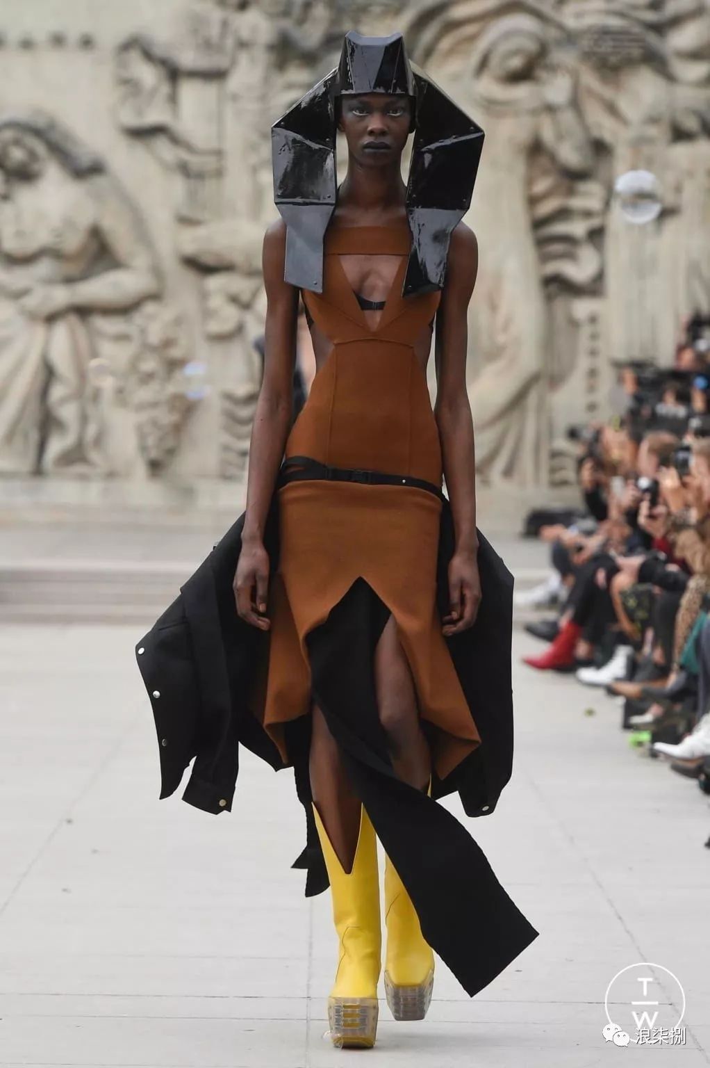 2020ss巴黎时装周 | 用镂空改造服装结构