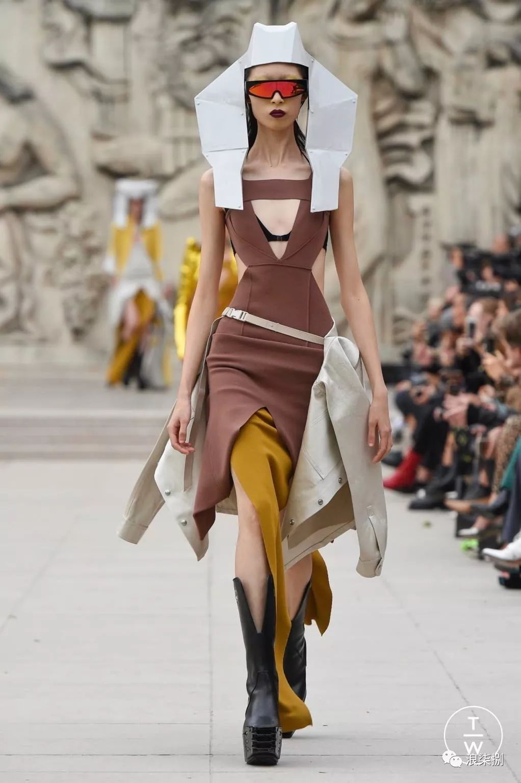 2020ss巴黎时装周 | 用镂空改造服装结构