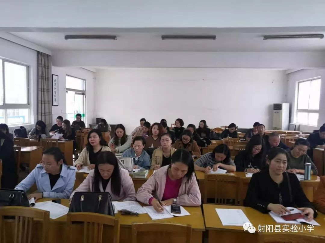 中,激发出创新的火花,达成了"让学引思"理念下小学数学概念教学的共识