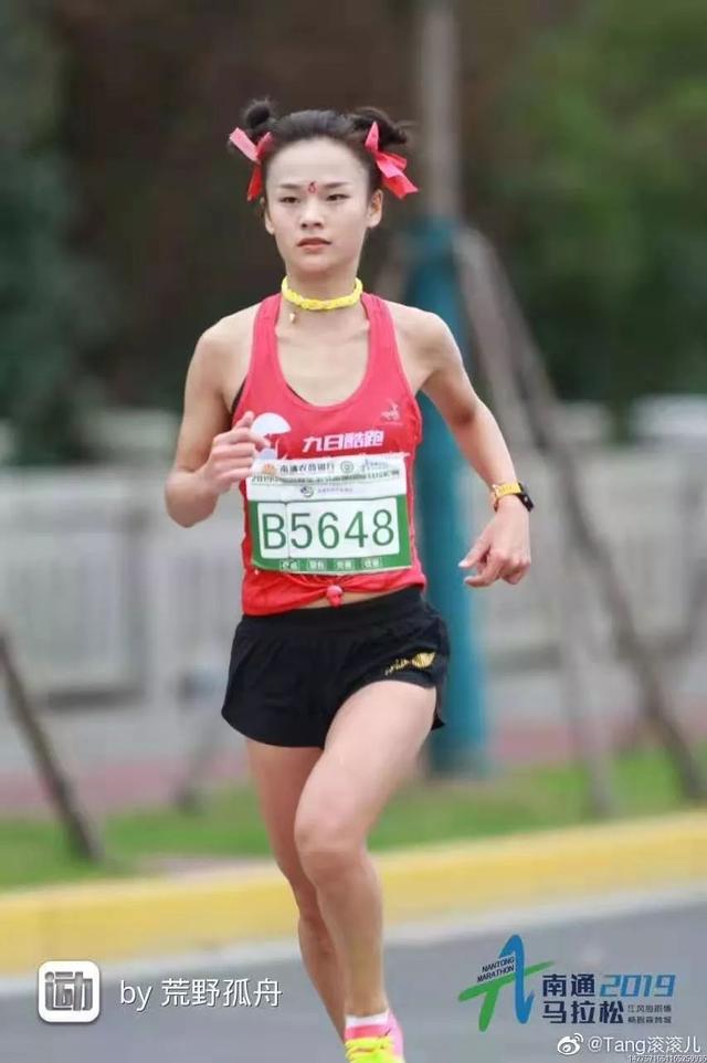 就是她!10月20日,西安马拉松,荆州马拉松,唐山马拉松等赛事如约举行.