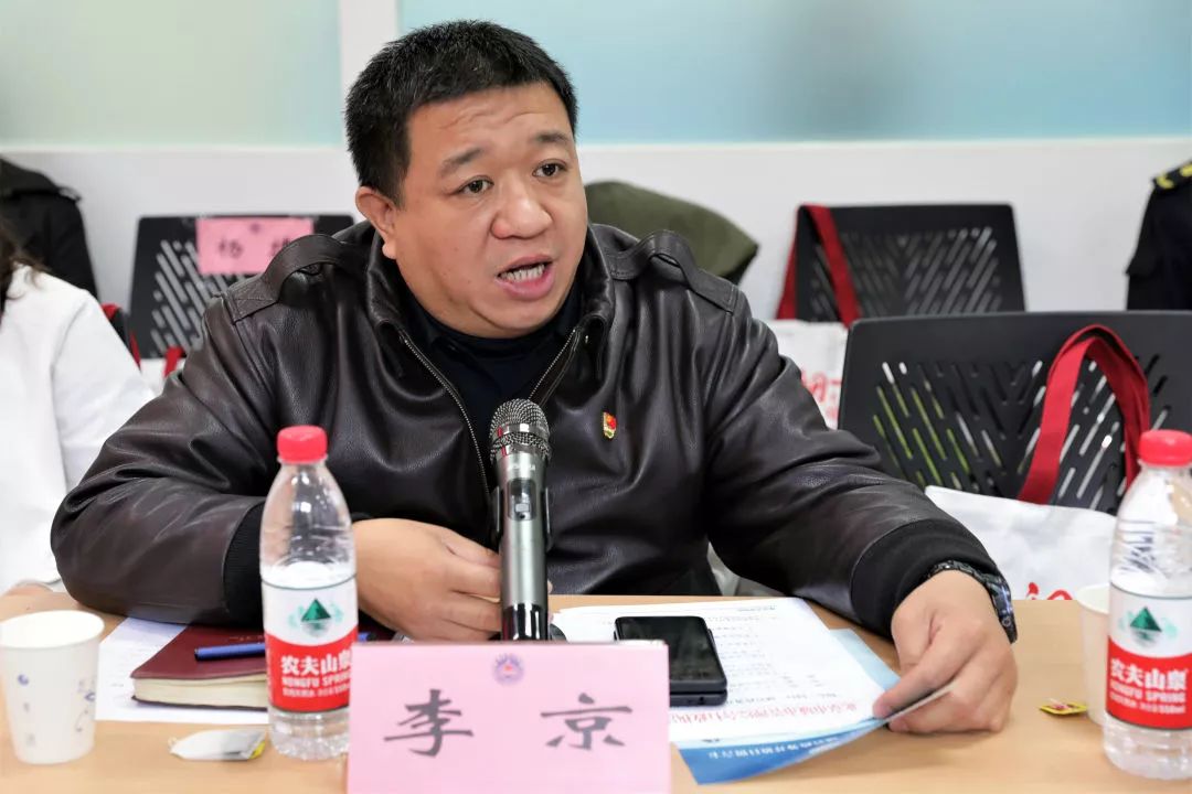 宫门口社区党委书记李京发言代表们还就热线受理,门