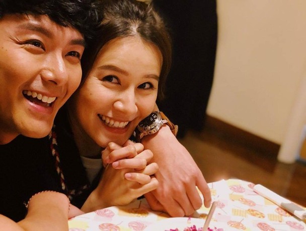 复合有望唐诗咏洪永城同场贺黄翠如生日