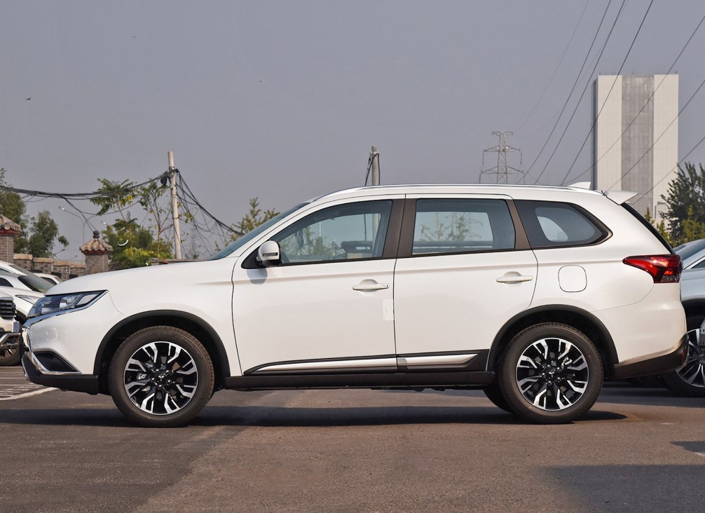 18万买三菱欧蓝德七座到底值不值?车主:谈下5000公里用车感受